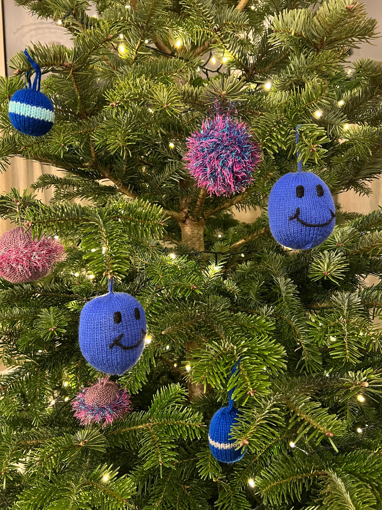 Round Retail - Christmas decorations