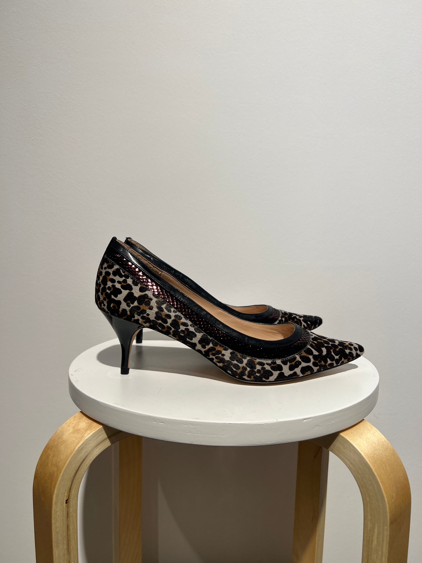 Lucy Choi - Leopard print court shoes